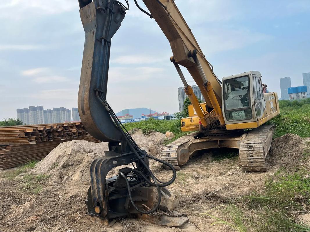 钢板桩租赁与打桩施工 基坑支护的移动“钢琴师”